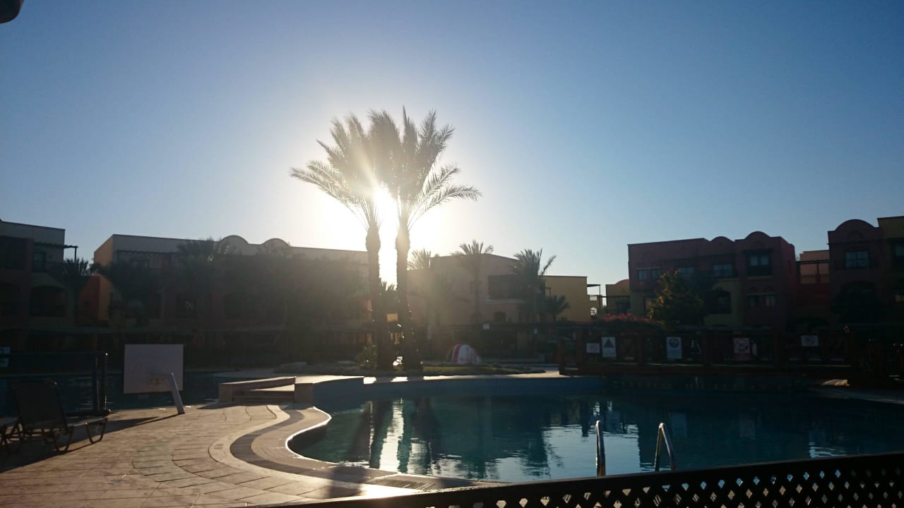 Закат Jaz Makadi Saraya Resort