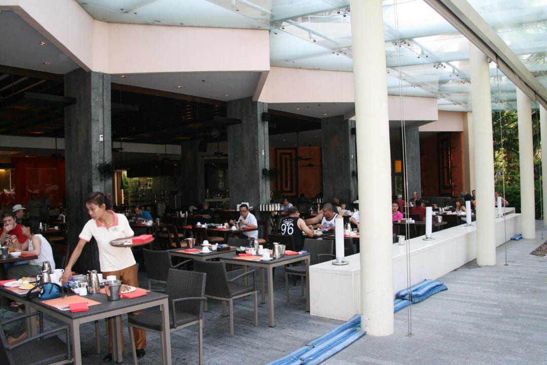 Pool und Frühstücksterrasse Holiday Inn Resort Phuket