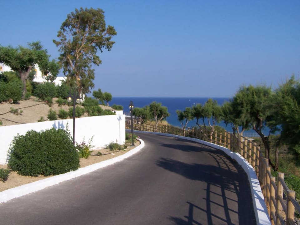 Auffahrt zu den verschiedenen Häuschen Lagas Aegean Village