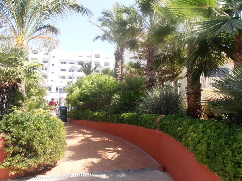 Ulička k detskému bazénu db San Antonio Hotel + Spa