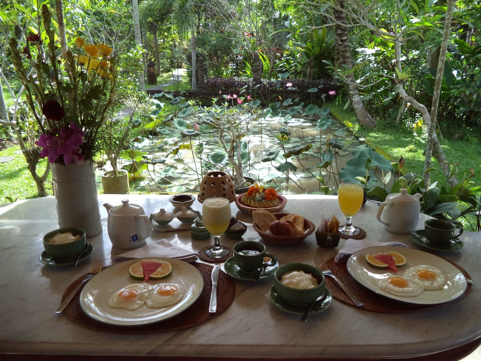 Frühstück auf der  eigenen Terrasse Hotel Alam Shanti
