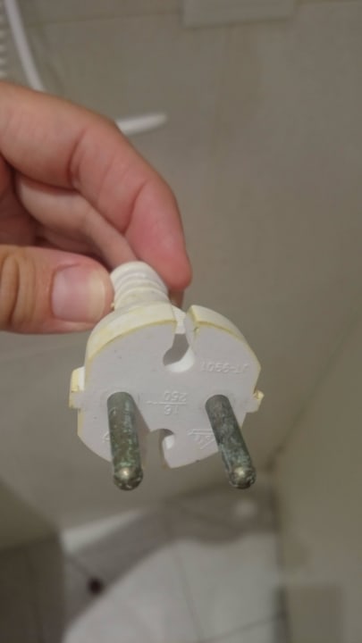 Stecker vom Haartrockner Club Can Bossa