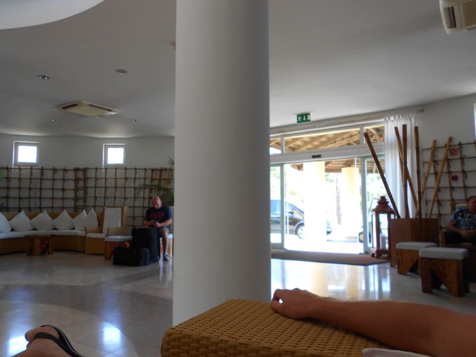 Gemütlicher Eingangsbereich NH Marina Portimão Resort