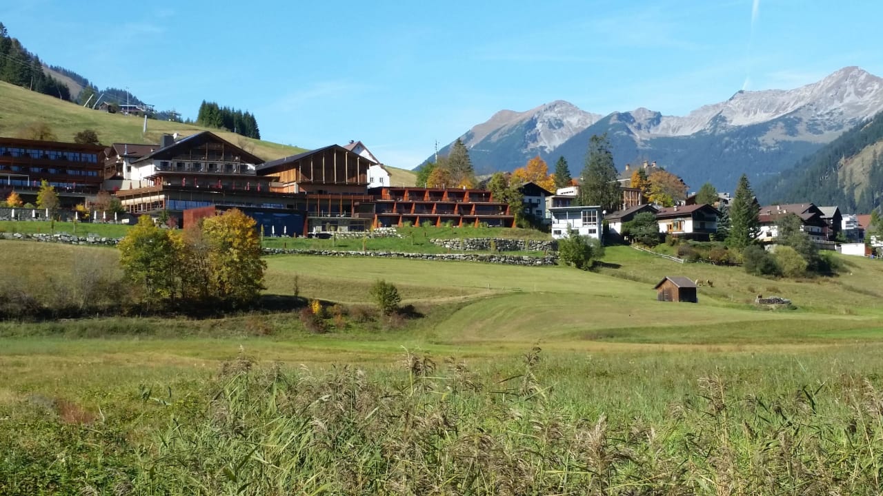 Blick aus dem Tal Hotel Mohr Life Resort