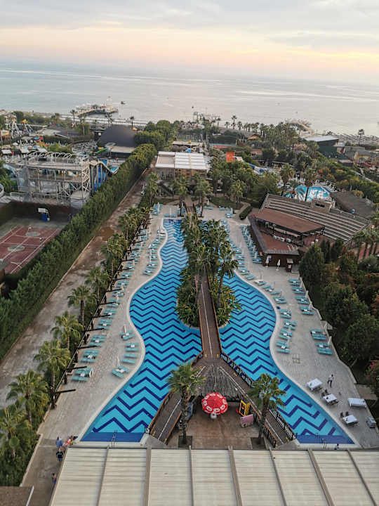 Außenansicht Saturn Palace Resort Hotel