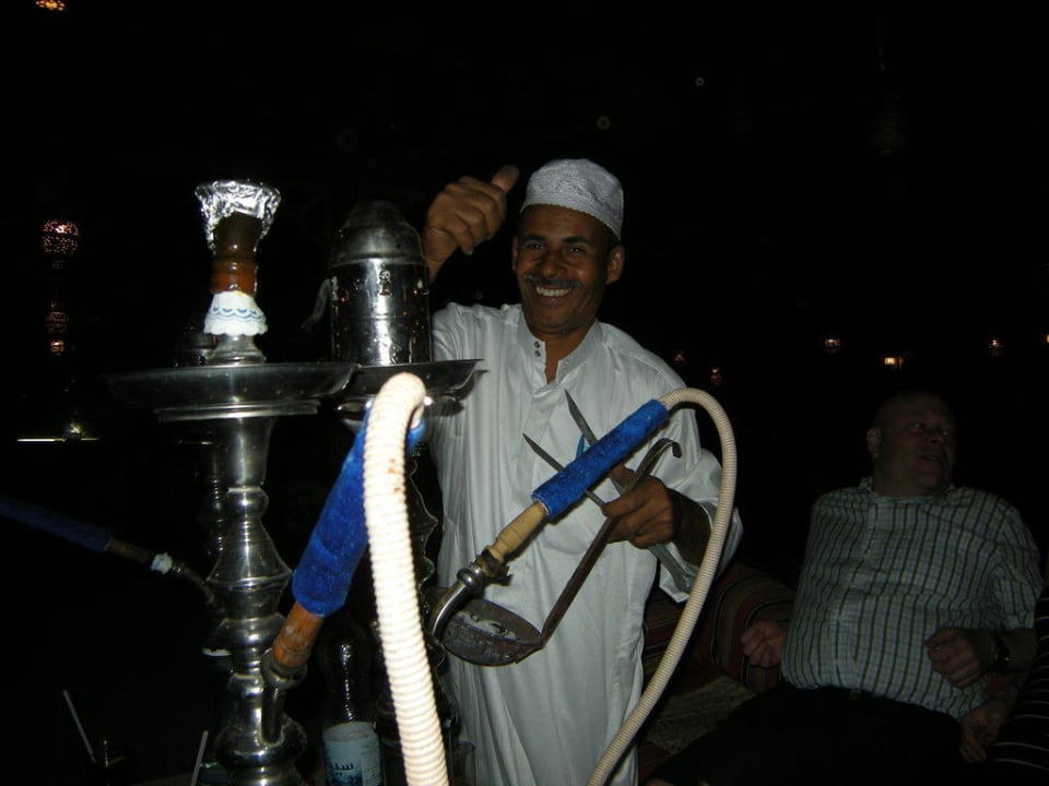 Shishabar , Vorbereitung der Shishapfeife Giftun Azur Resort