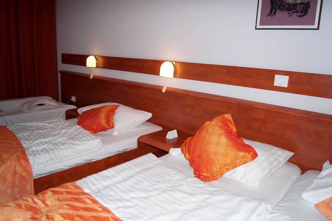 Raum / Zimmer / Schlafbereich (Innenansicht) Hotel Baska