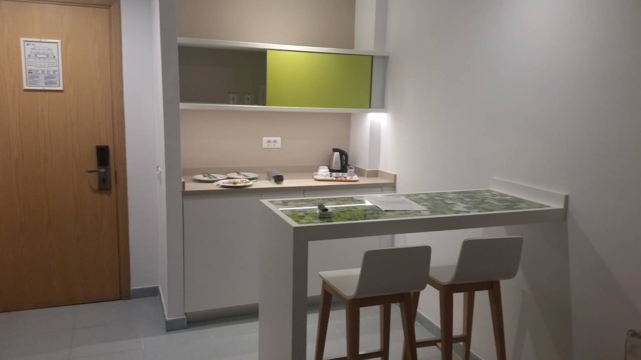 Der moderne und schicke Küchenbereich Hotel LIVVO Anamar Suites