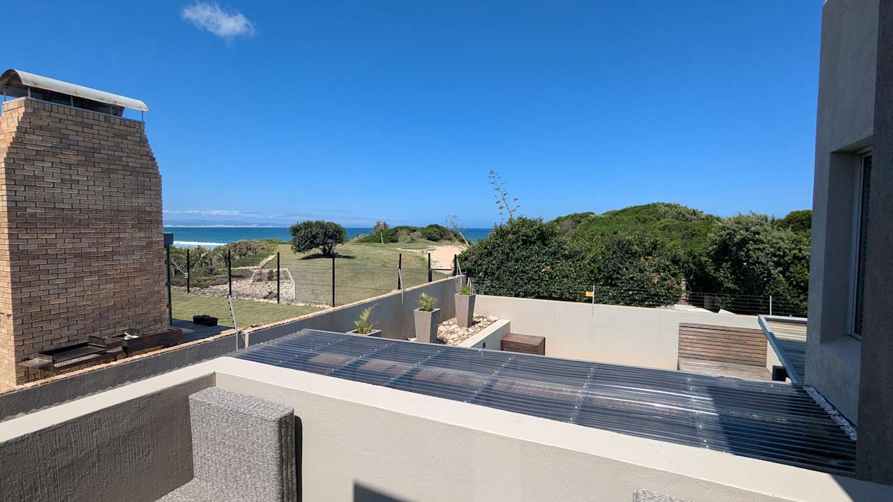 Ausblick Nine on Uys street B & B