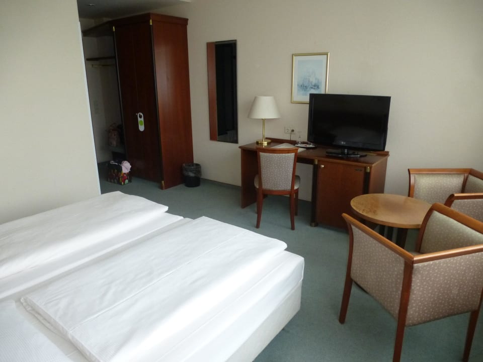 Zimmer 3. Stock zur Straße. Comfort Hotel Weißensee