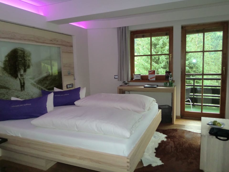 Bett im Superior-Zimmer Verwöhn- und Wellnesshotel Walserhof
