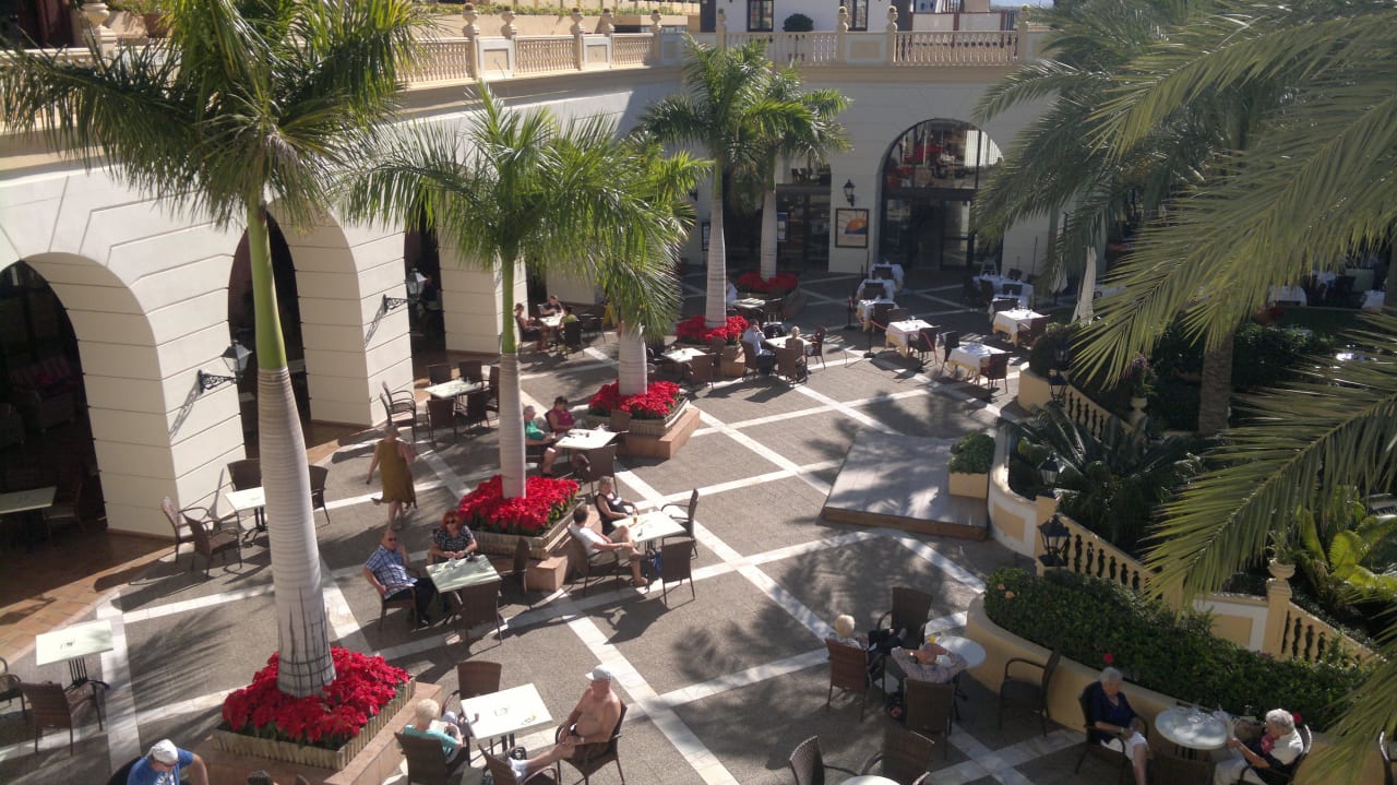 Terrasse am Hautgebäude Bahia Principe Sunlight Costa Adeje