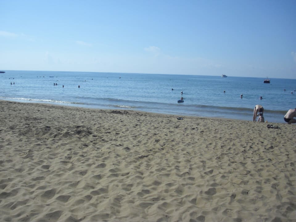 Der schöne Sandstrand Alba Resort Hotel