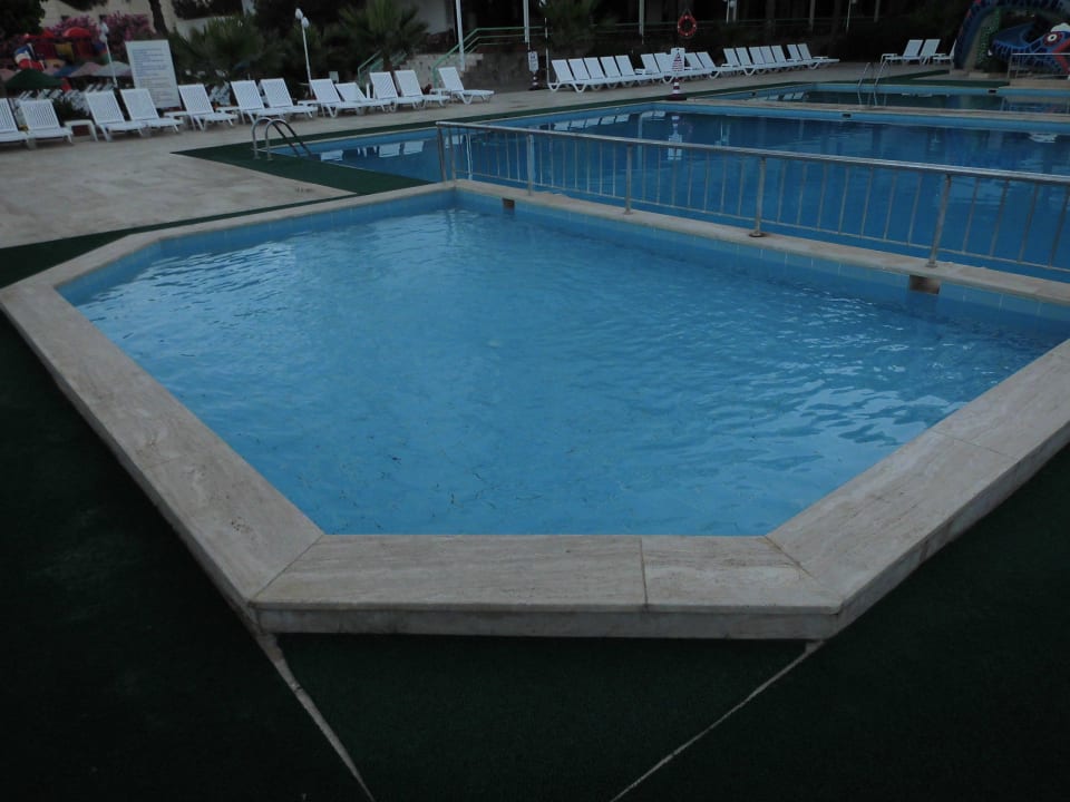 Einer von 2 Kinderpools Hotel Grand Efe