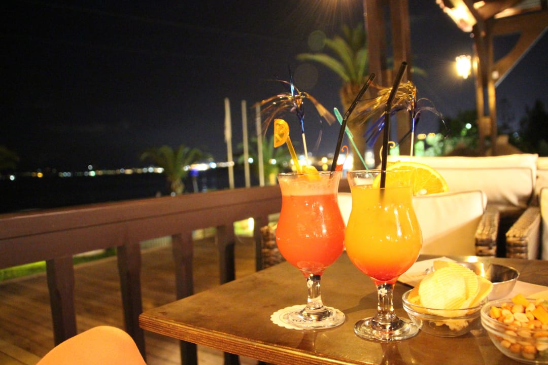 Gute Cocktails auf der Terrasse der Lobbybar Hersonissos Maris
