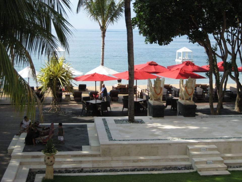 Blick von der Frühstücksterrasse Richtung Meer Puri Santrian