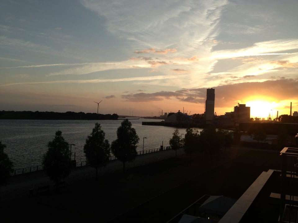 Ausblick aus dem Zimmer 200!Einfach schön... INNSIDE by Meliá Bremen