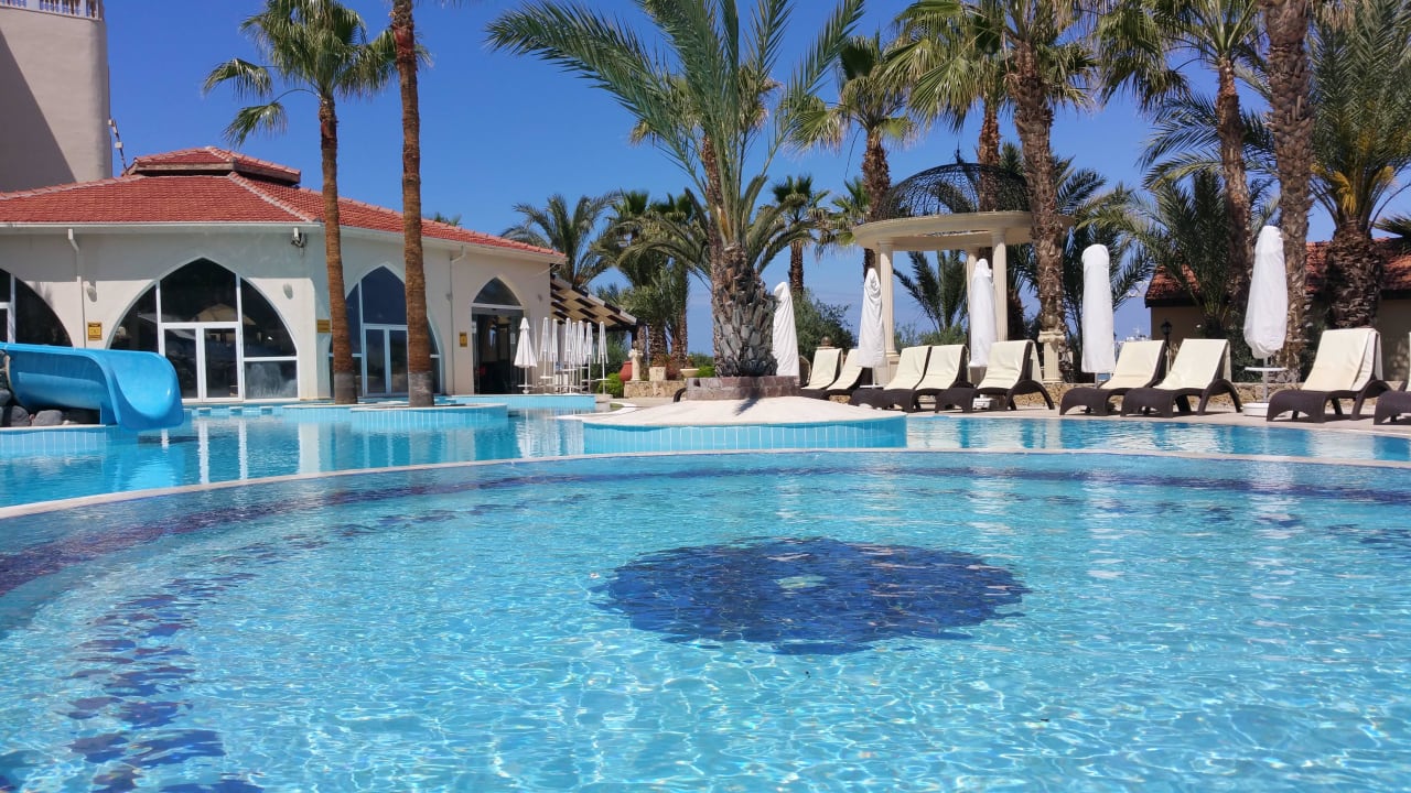 Aqua pool Oscar Resort Hotel