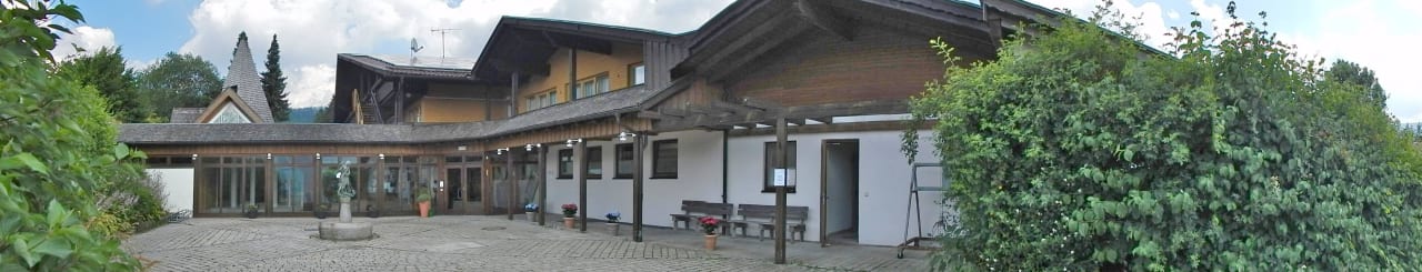 Vorderansicht Eingangsbereich Landhotel Arber Wellness