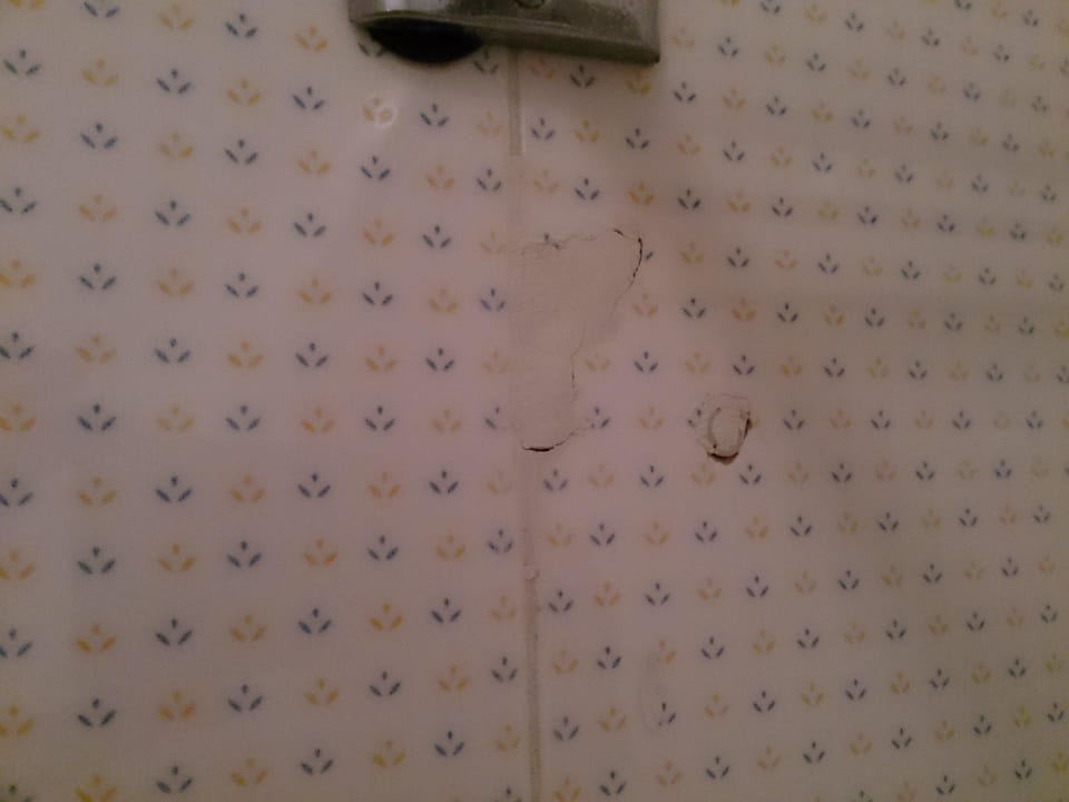 Schlecht zugespachtelte Löcher Ghazala Gardens