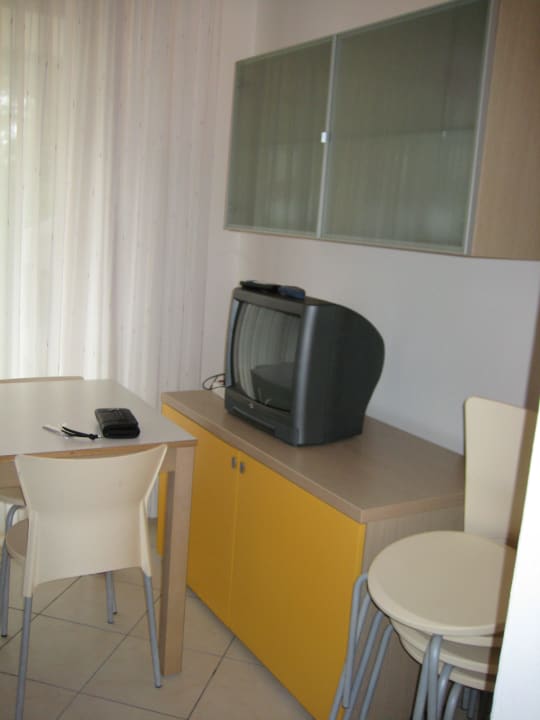 OG, Wohn- / Essbereich mit TV Hotel Villaggio Principe Bibione