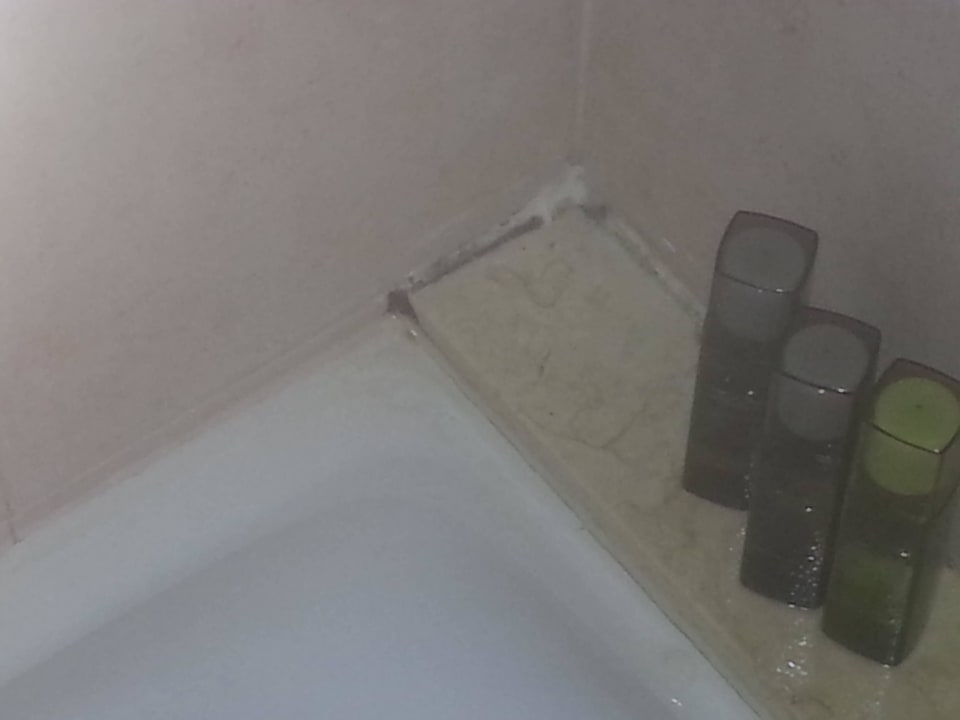 Risse Badewanne Grand Hotel Gozo