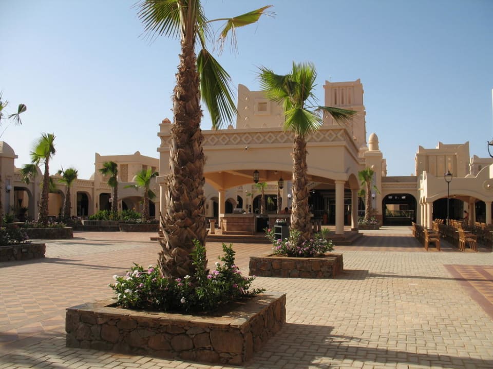 Hauptplatz mit Dorfcharakter Hotel Riu Touareg