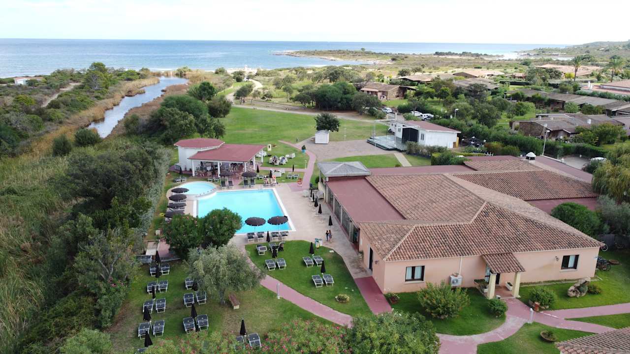 Außenansicht Club Hotel Li Suari