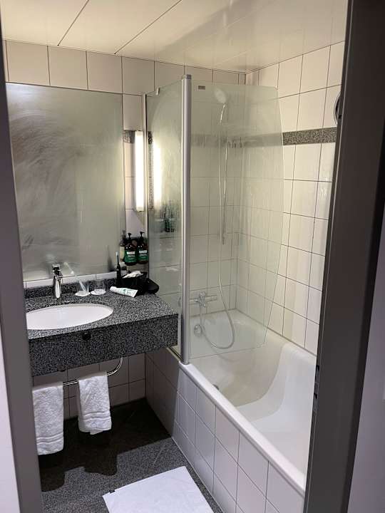 Zimmer voco Dusseldorf Seestern, an IHG Hotel
