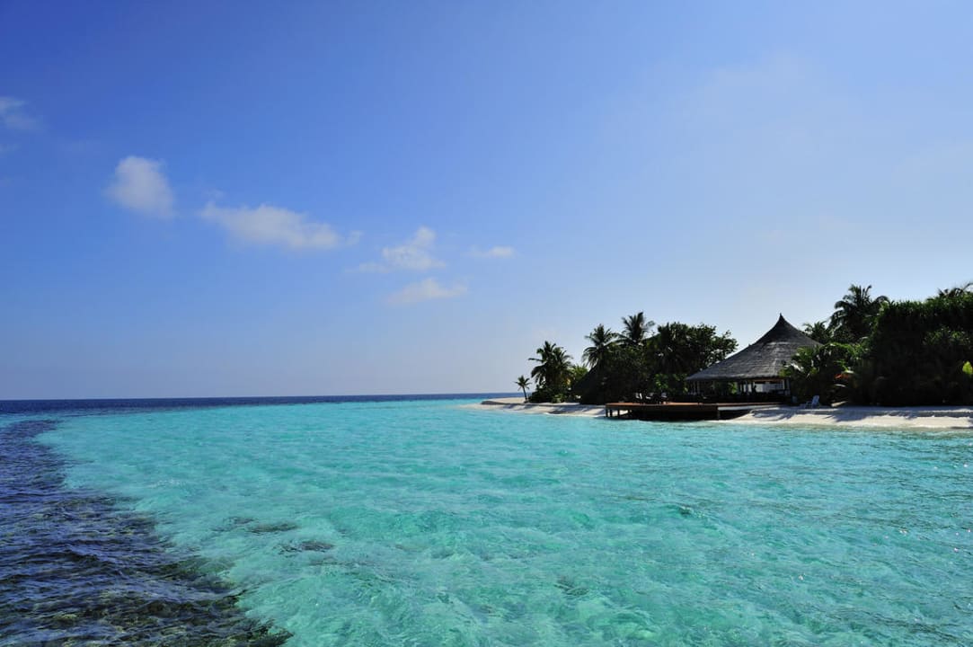 Blick vom Steg auf Mainbar Angaga Island Resort