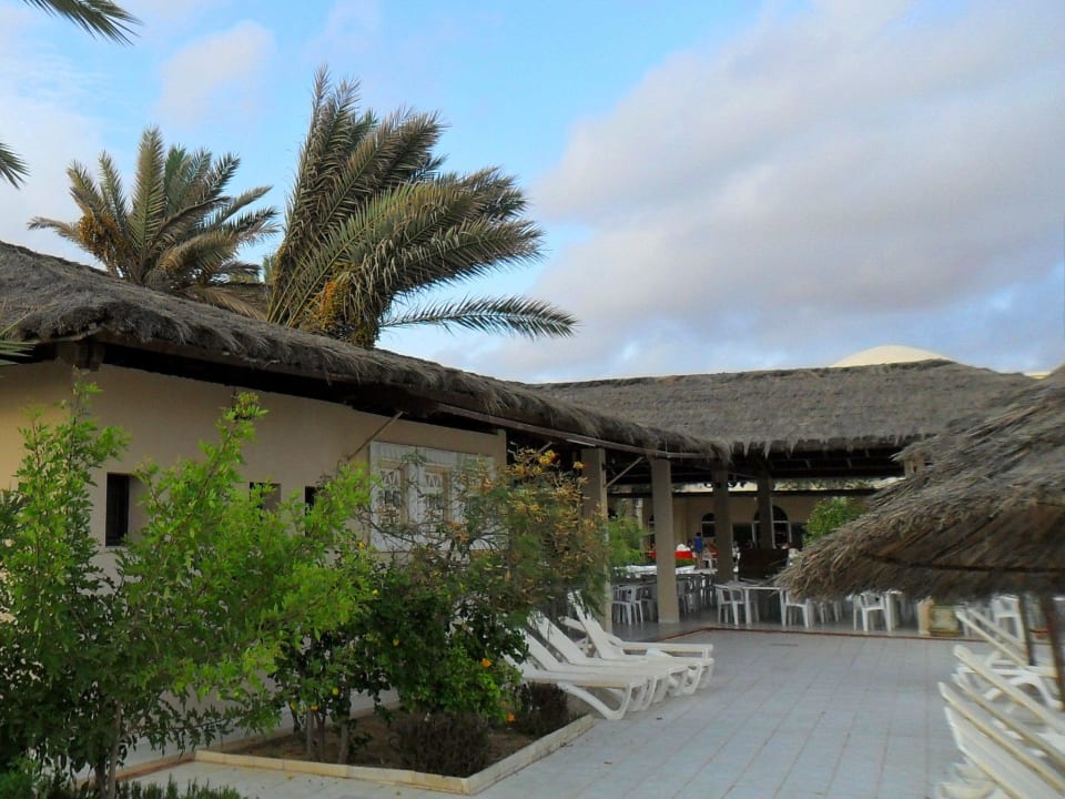 Der Außenbereich vom Restaurant Zita Beach Resort