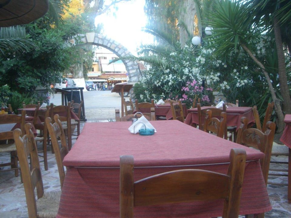 Taverne Hotel Paradise