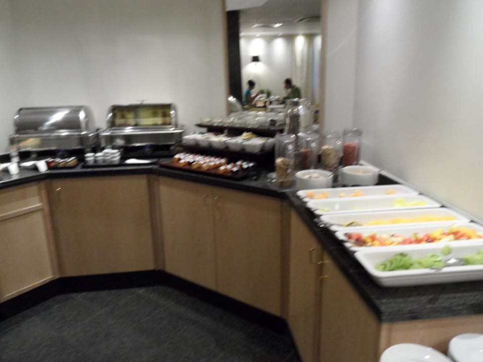 Buffet im Untergeschoss relexa hotel Berlin