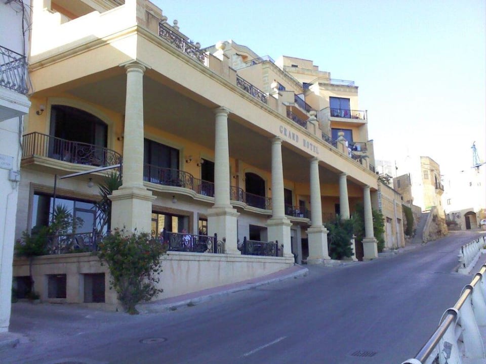 Grand Hotel von außen Grand Hotel Gozo
