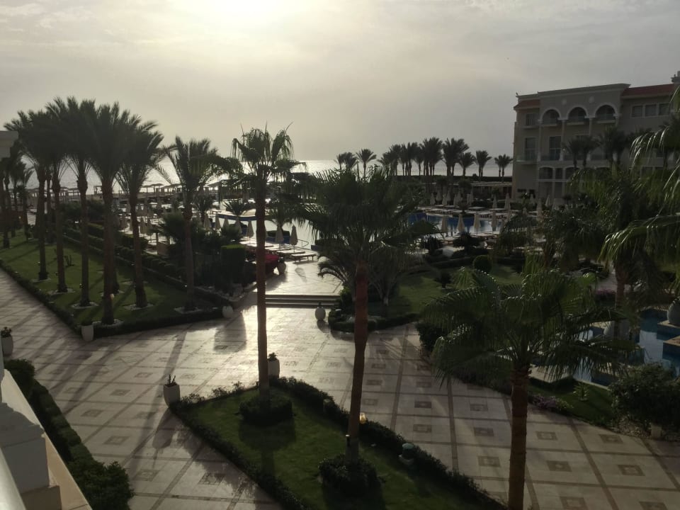 Poollandschaft am Morgen Premier Le Reve Hotel & Spa