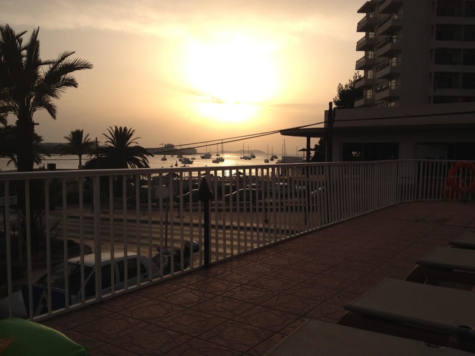 Von der Poolanlage mit Bar Hotel Osiris