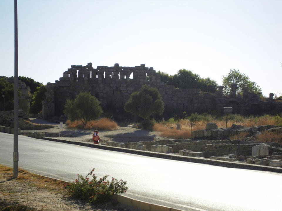 die "Antike" direkt vor der "Haustür" Can Garden Beach