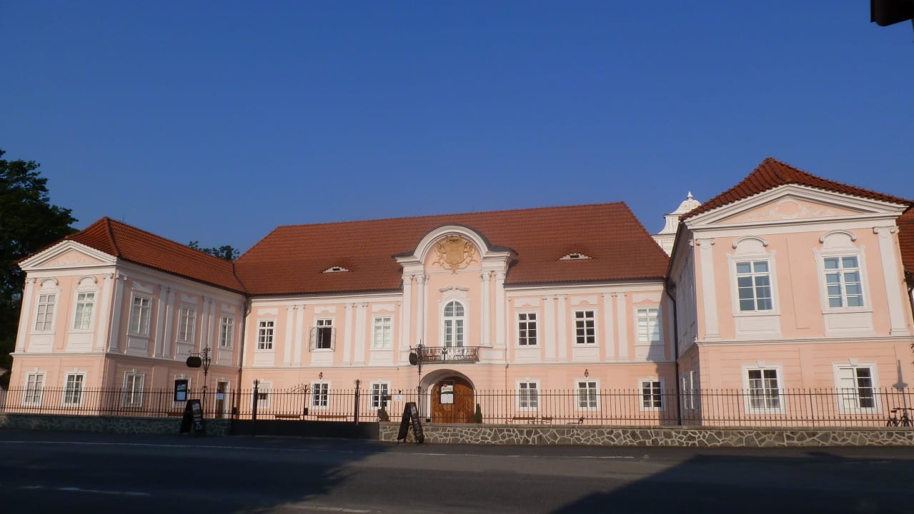 Vorderansicht Zamek Hradek Hotel Zamek Hradek