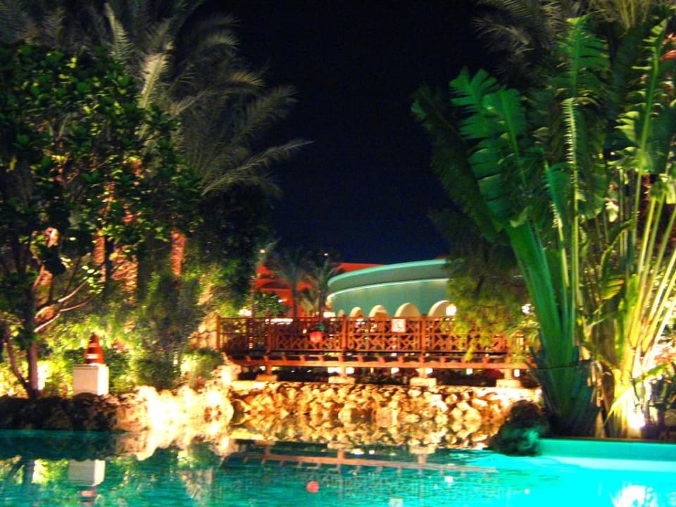 Pool mit Dome Makadi Palace