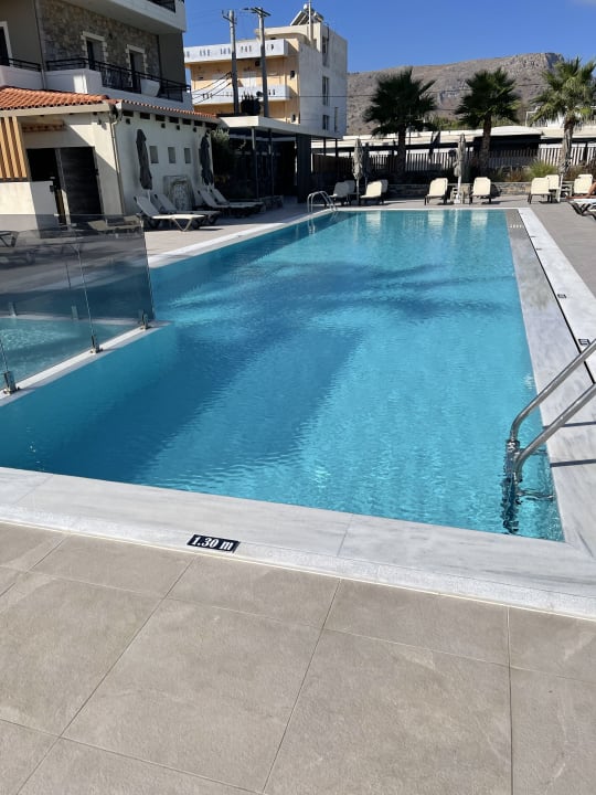 Pool Petousis Hotel & Suites