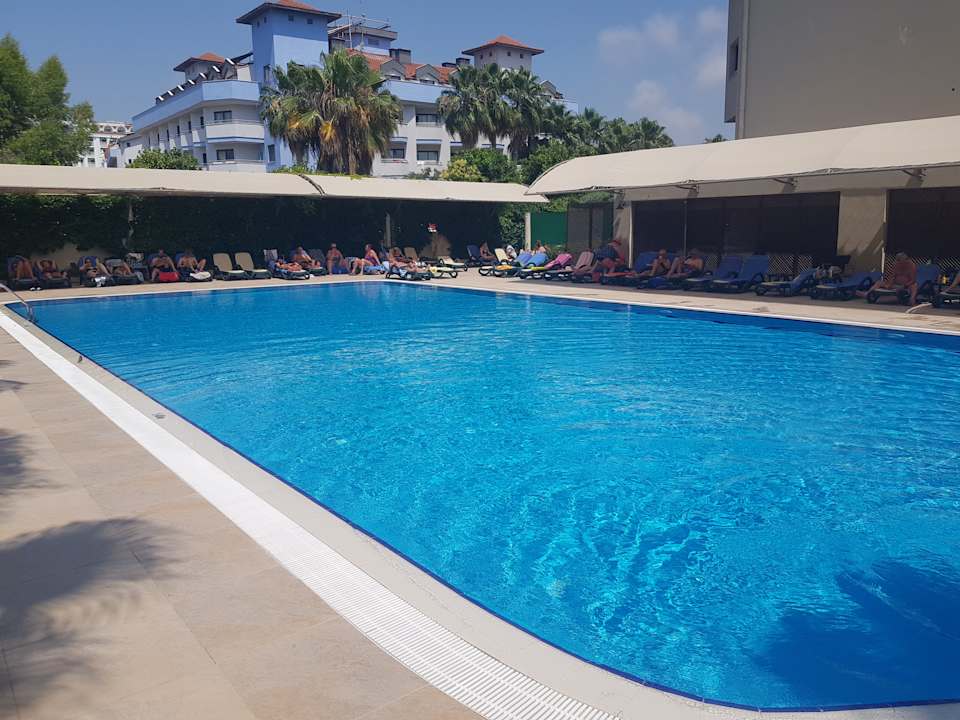 Pool Side Breeze Hotel