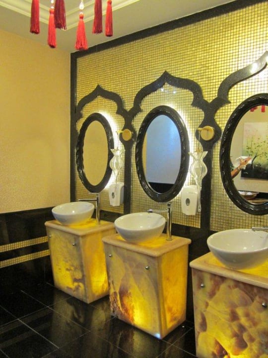 WC in der Lobby Diamond Excellence Resort & Spa