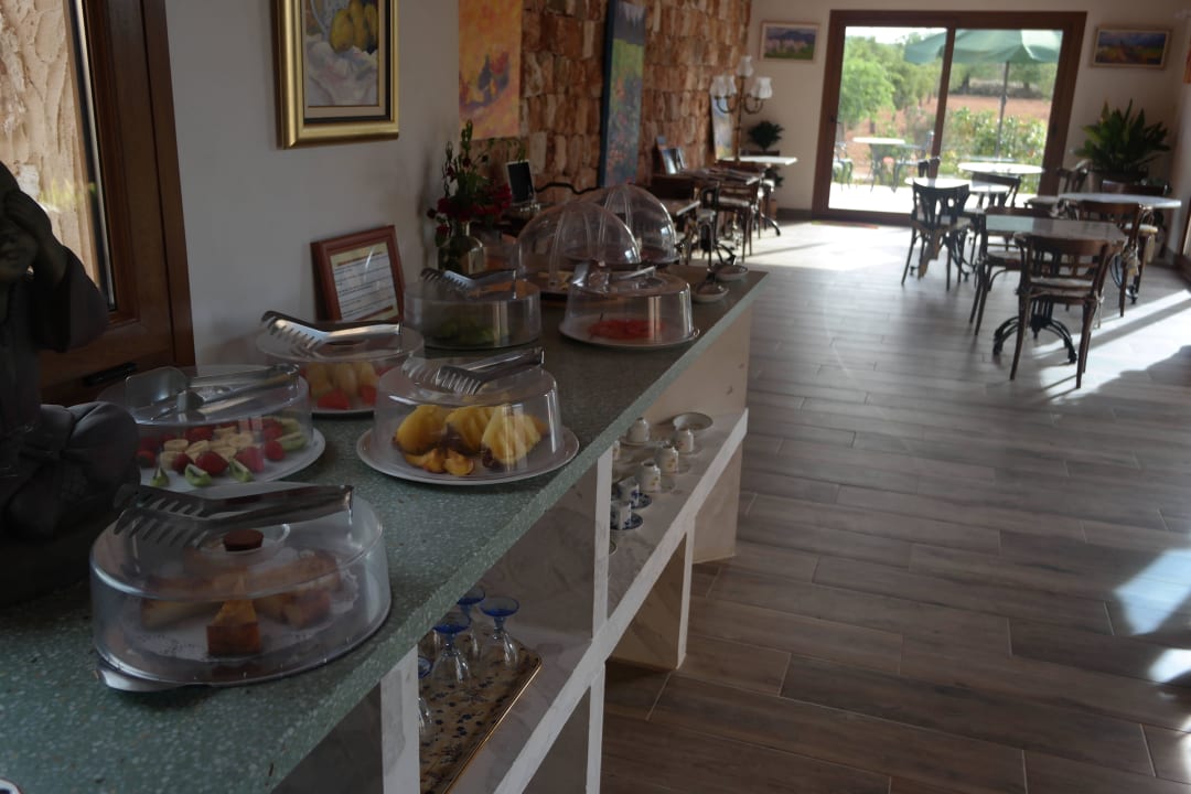 Frühstückbuffet innen Finca Son Marimon
