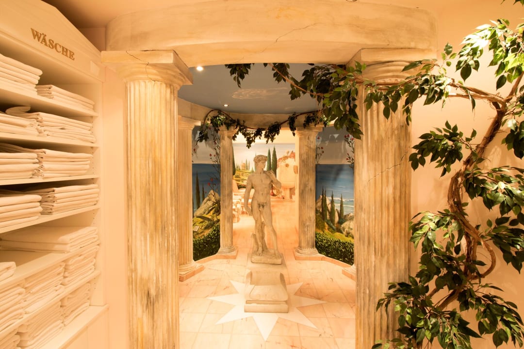 Pool Hotel Lech & Residenz Chesa Rosa