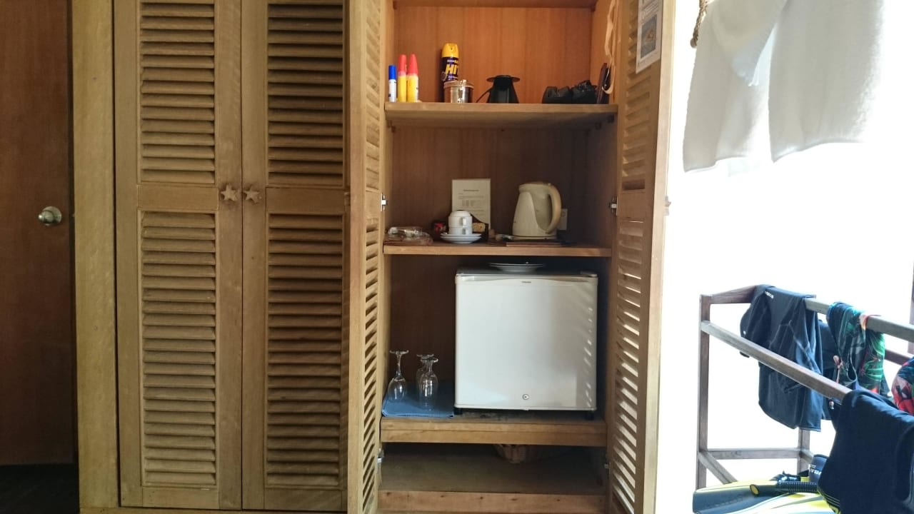 Kleiderschrank & Minibar Filitheyo Island Resort