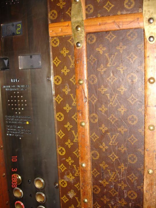Louis Vuiton Aufzug im hotel Hotel Radisson Blu Le Dokhan's