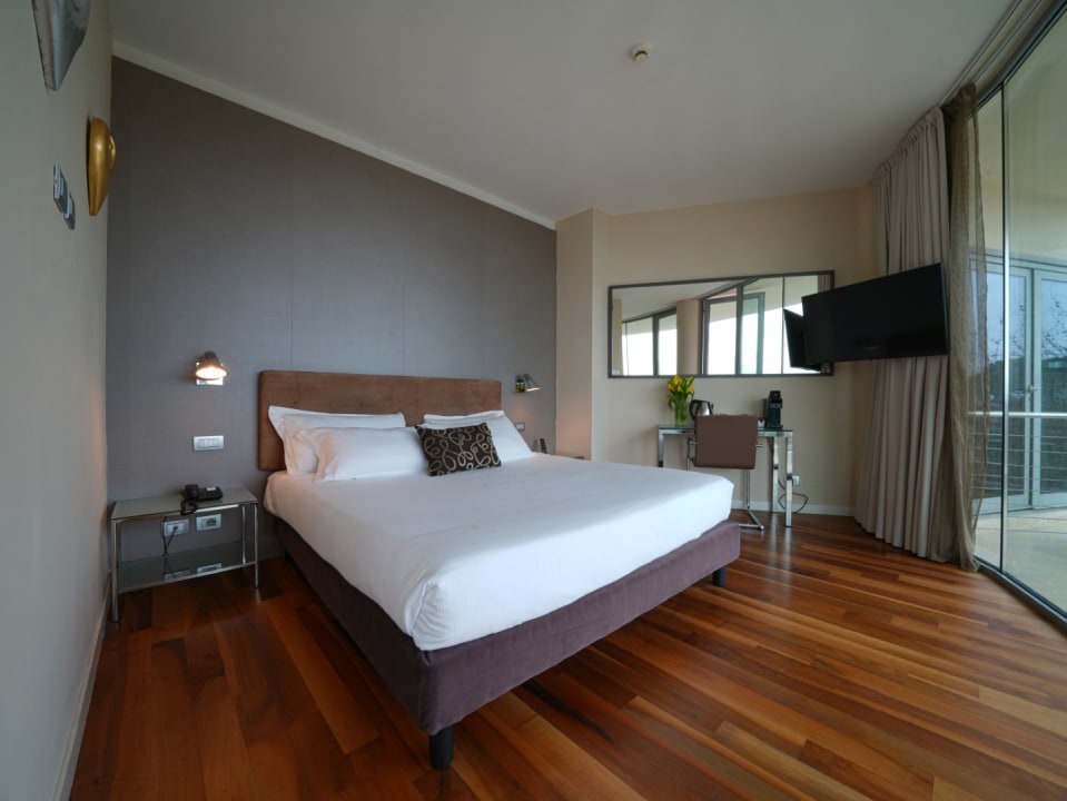 Zimmer Pisa Tower Plaza