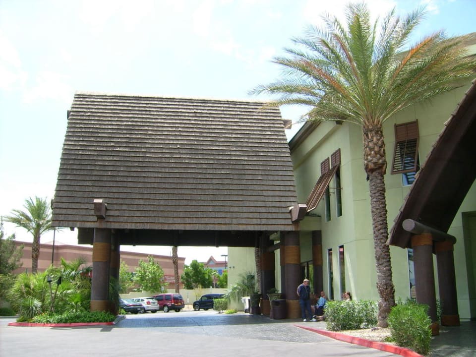 Hoteleingang Tahiti All-Suite Resort