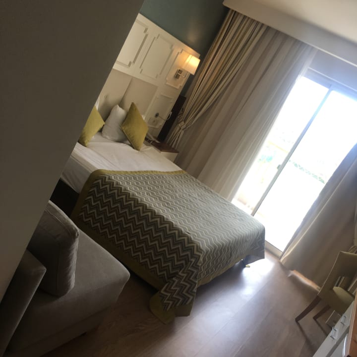 Zimmer Well Palace Side