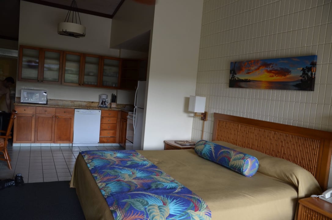 Brummender Kühlschrank neben dem Bett Hotel Outrigger Napili Shores